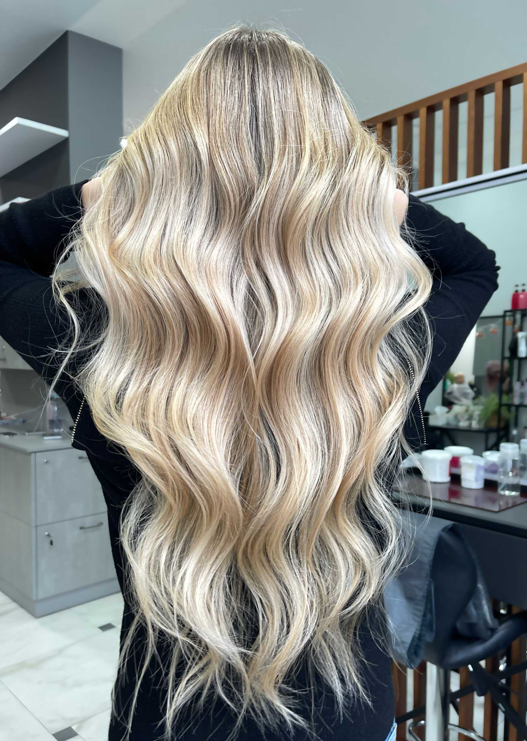 capelli biondi, capelli ondulati, salone airtouch biondo roma