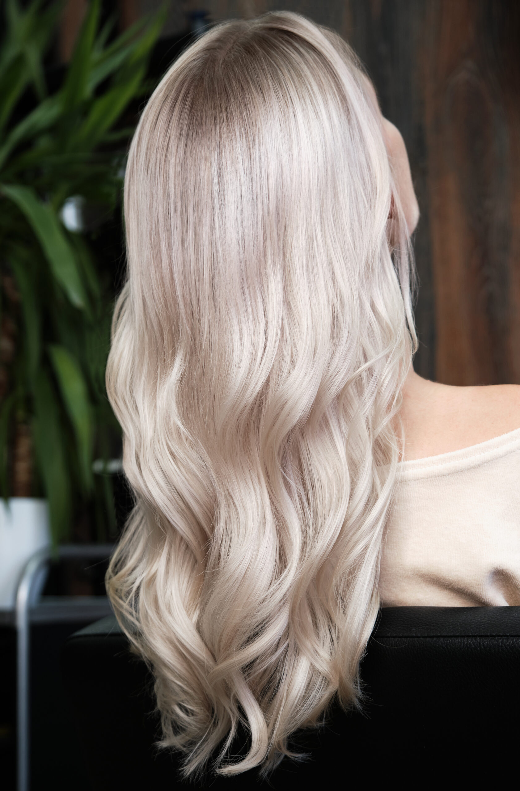 capelli biondi, capelli ondulati, biondo platino airtouch biondo roma